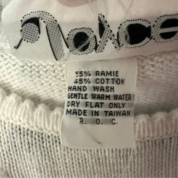 Vintage Joyce spring white sweater with flowers, size M and great condition - Picture 3 of 4